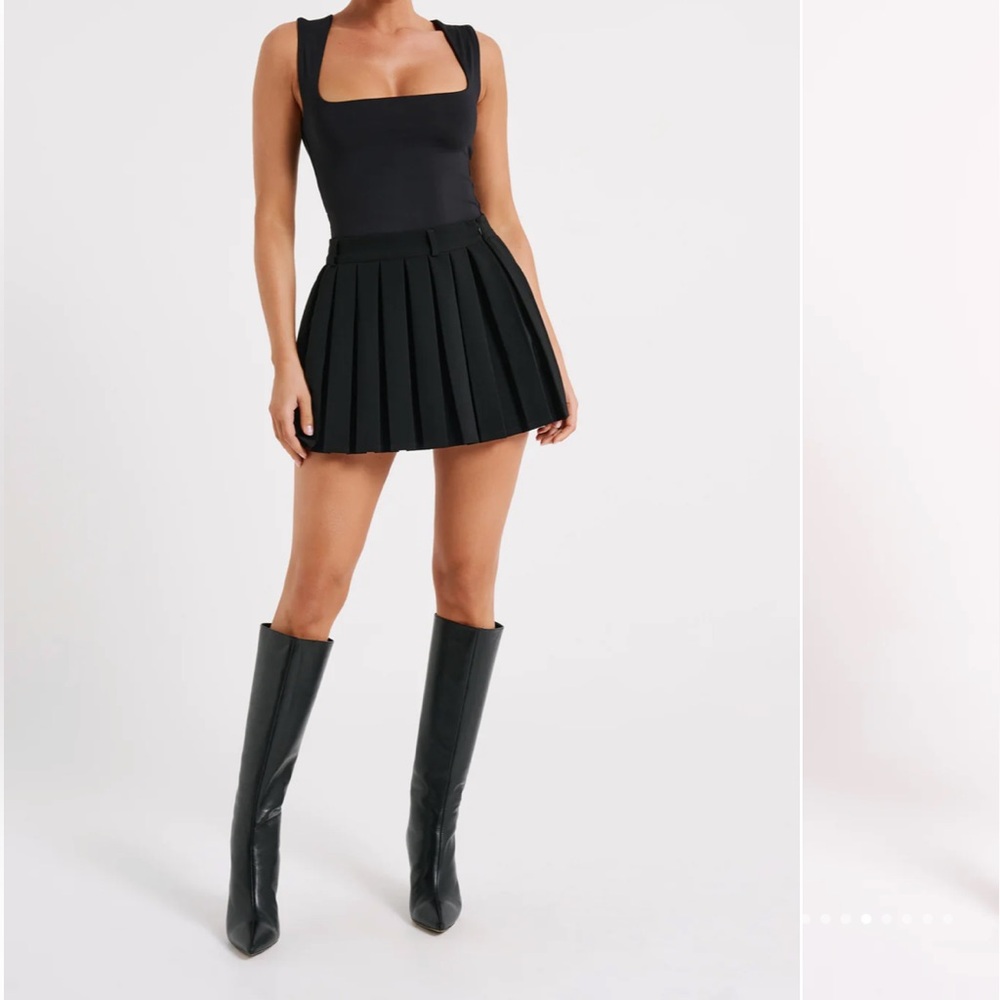 Chic Black Mini Skirt with Sleek Design